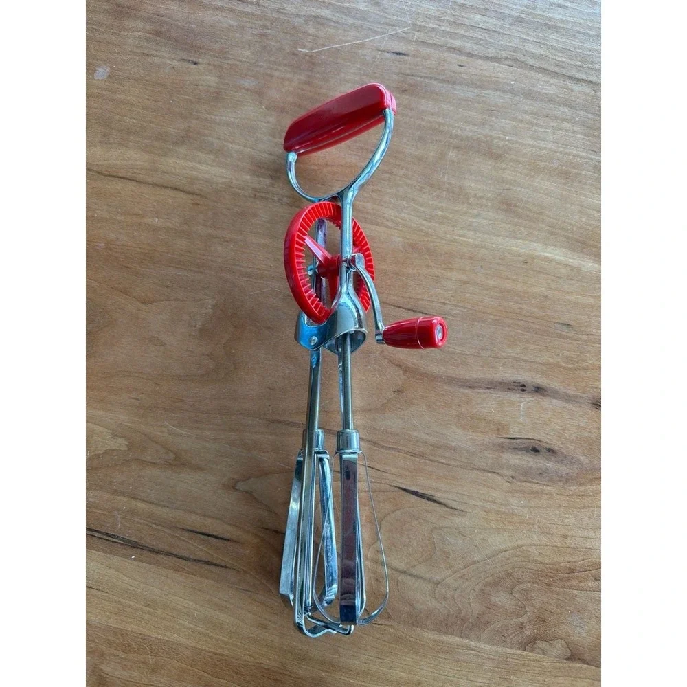 VTG MCM RETRO Egg Beater Rotary red Handle Hand Mixer Spins Smoothly 12